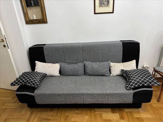 PRODAJEM TROSED NA IZVLAČENJE