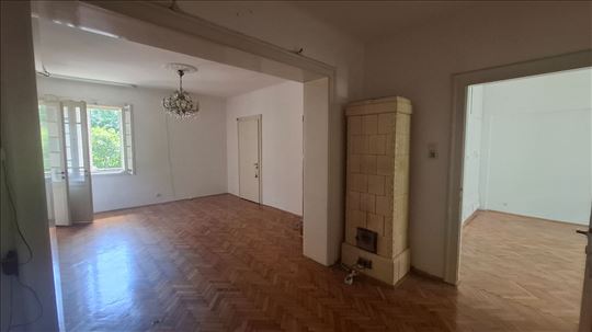 Salonski stan u strogom centru Beograda, 100 m2