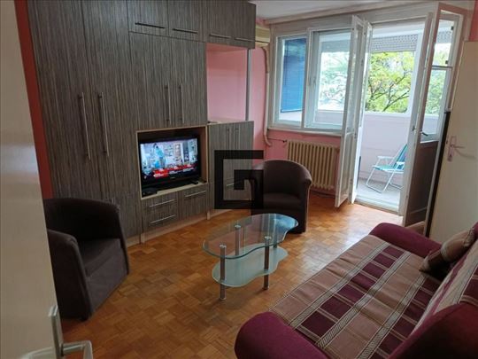 Svetao 1.5 stan u Zemunu, 46m2, terasa ID#1706