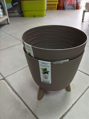 Zidna saksija za kacenje na zid sa nogicama