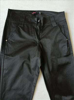 Crne pantalone TWO WAV