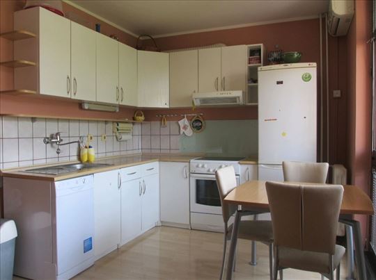 Dvoiposoban stan u sirem centru