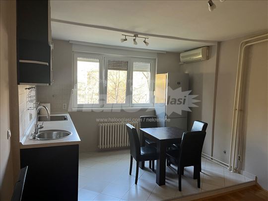 Izdajem 1.5 stan u bloku 45