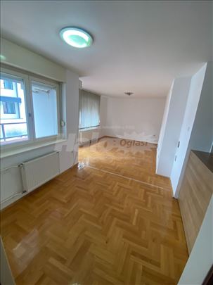 Izdajem lep prazan stan 73m2 500m od centra