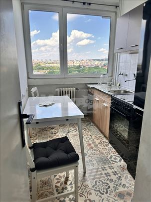 Izdajem stan u naselju Medaković 2