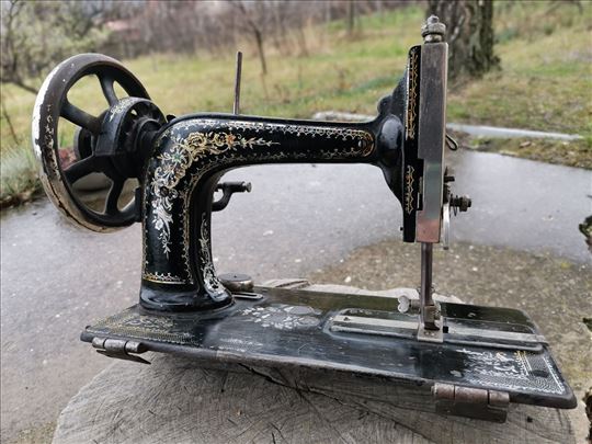 Mašina SINGER stara 155 godina