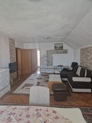 Uknjižen, svetao, odmah useljiv ID#7965