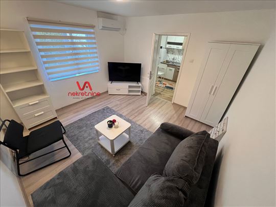Stan 25m2  Renoviran, Uknjižen 