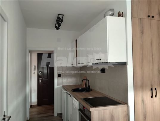 Stara Bežanija, 44 m2, sa terasom, renoviran