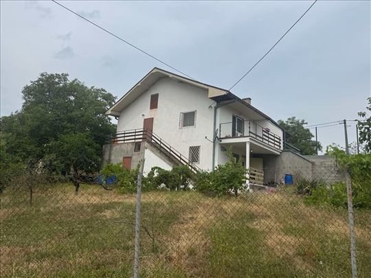 Trešnja 142 m2 na 8,30 ari placa