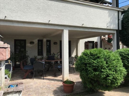 Trošarina - 300m2 -samostalna kuća -na 9 ari placa