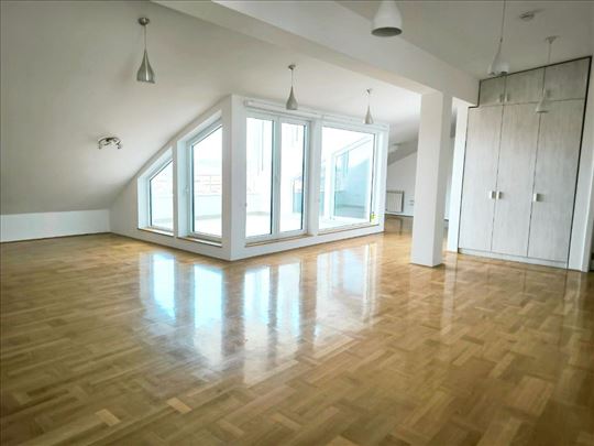 Veliki prostor za veliki komfor! 170m2 kod Hrama