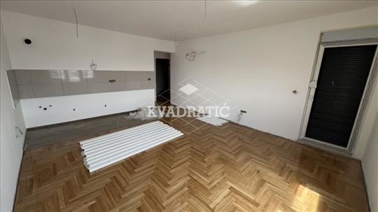 Crveni Krst, 3.5, 95m2, EG - Bez Provizije