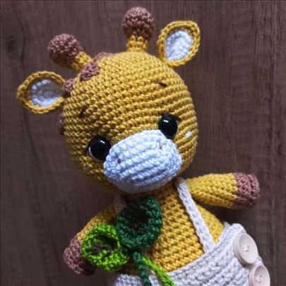 Heklana igračka žirafa, amigurumi 