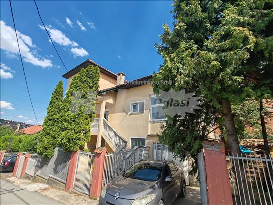 Izdajem halu i kancelarijski prostor 