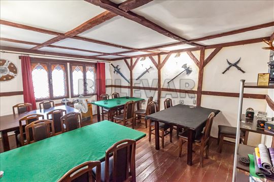 Kuća - poslovni  prostor  u  centru  grada, 166 m2