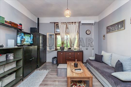Kuća  u  centru  grada, 68 m2, plac  174 m2