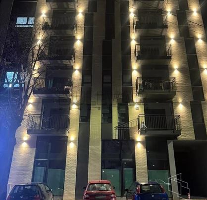 Lokal u  stambeno poslovnoj zgradi,  pogodan za ra