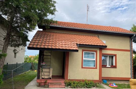 Porodična kuća 93 m² sa garažom, Borča 