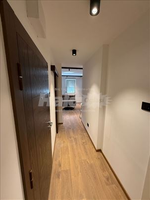 Renoviran lux jednosoban stan u Yu Biznis centru