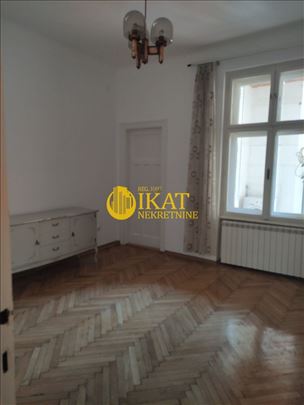 Salonac kod Politike, 142m2 veliki potencijal 