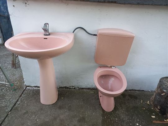 Slavina, umivaonik sa postoljem, wc solja i kotlic