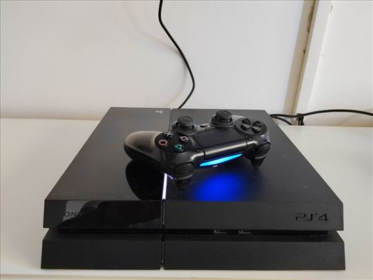 Sony Playstation 4 sa igricama čipovan