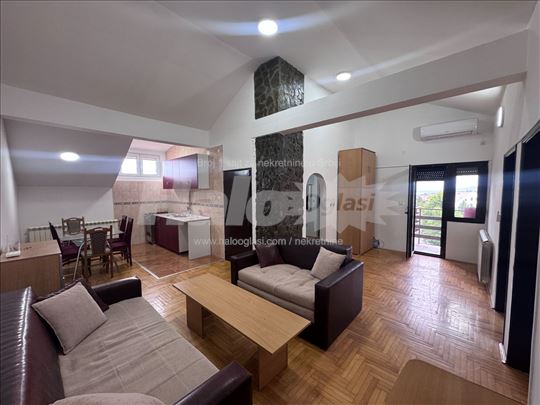 Trosoban 70m² sve uključeno TOP lokacija Karaburma