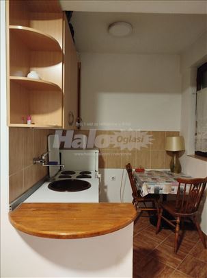 Izdaje se garsonjera u centru Karaburme 