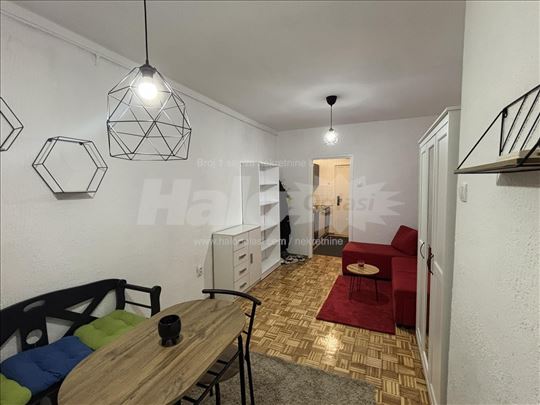 Julino brdo, Zmajevačka 24+4,5 m2