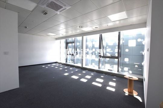 Kancelarija u poslovnoj zgradi na Novom Beogradu 