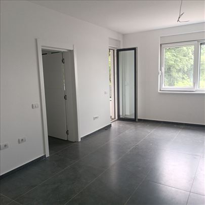 Prelep stan/svršena lokacija/konfor