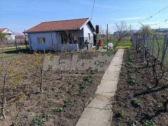 Prodajem kucu u Grmovcu