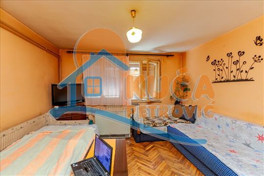 Dvosoban stan 50m2, plus pomoćni objekat 20m2, Duv