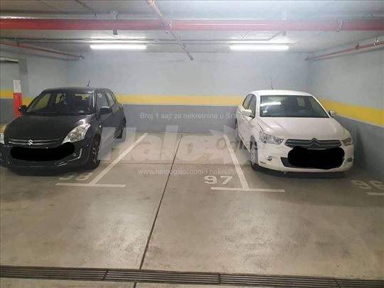 Garaza Juzni Bulevar kapije Vracara