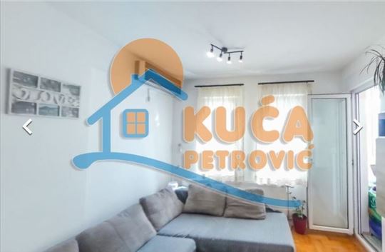 Izdaje se odličan dvosoban stan u Dušanovoj ulici,