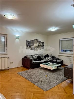 Izdajem 3 stana u kuci