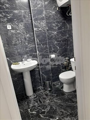 Izdajem lokal- poslovni prostor blok 44