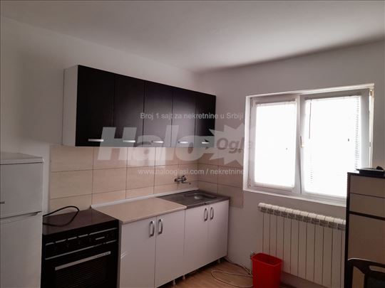 Izdajem stan 40 m2 