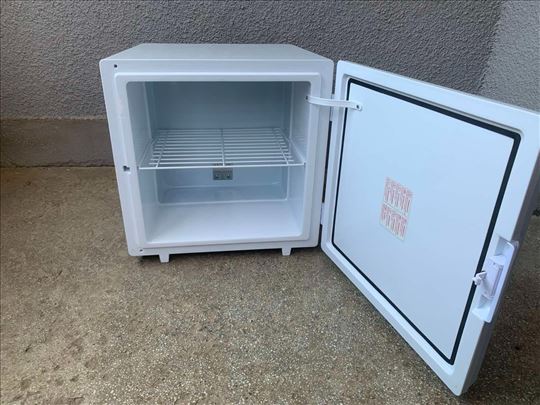 Mini frižider Evercool 12v - 220 v - 22 litara 