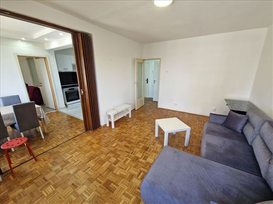 Novi Beograd blok 23 50 m2 1.5 namešten