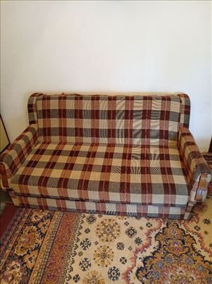 Trosed, na razvlacenje, očuvan, povoljno