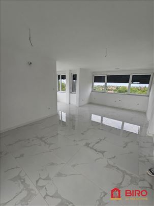 ---LUX penthaus 200 m2 sa bazenom---