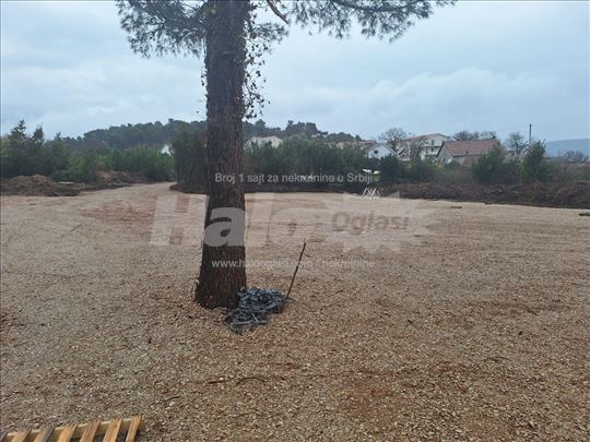 U gradu Tivtu,250 m od plaže, 16 ari, gradjevinski