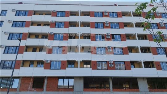 45 kvadrata + parking mesto Zelena Oaza