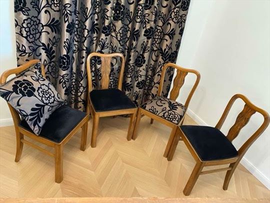 Četiri stolice puno drvo