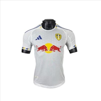 Leeds United 2025/2026 domaći dres