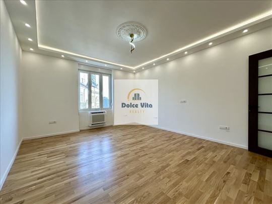 Lux renoviran salonac za kancelariju ili stanovanj