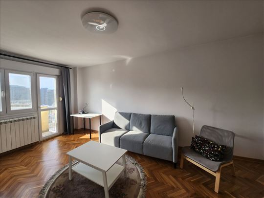 Odličan odmah useljiv RENOVIRAN stan 