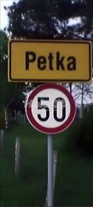 Plac u selu Petka kod Kostolca